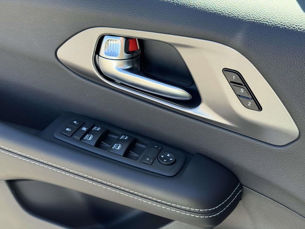 New 2026 Chrysler Pacifica Select w/ S Appearance Package FWD image 11