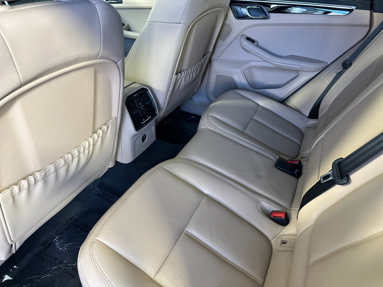 Certified 2026 Porsche Macan AWD/4WD image 14