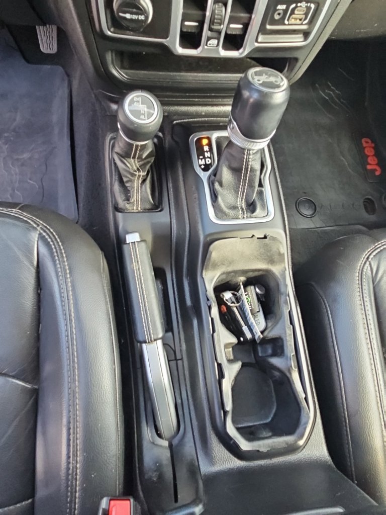 Used 2018 Jeep Wrangler Unlimited Sahara AWD/4WD image 18