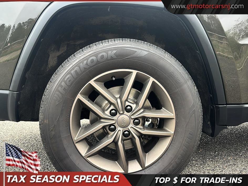 Used 2016 Jeep Grand Cherokee Laredo 75th Anniversary image 17