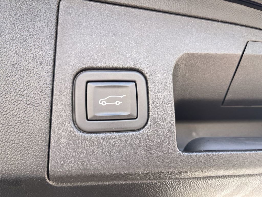 Certified 2023 Cadillac XT5 Premium Luxury w/ LPO, Floor Liner Package image 7