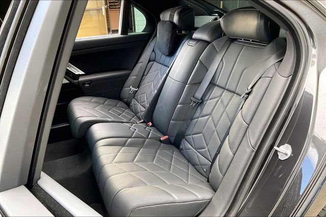 Used 2023 BMW i7 xDrive60 image 25