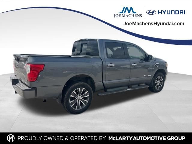 Used 2017 Nissan Titan SL image 4