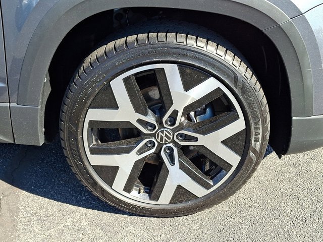 Certified 2023 Volkswagen Taos SEL AWD/4WD image 11