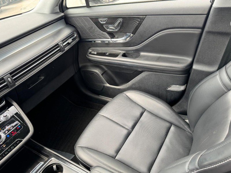 Used 2022 Lincoln Corsair Standard AWD w/ Equipment Group 101A image 11