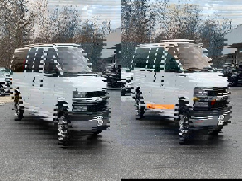 Used 2020 Chevrolet Express 3500 LT w/ LT Preferred Equipment Group image 2