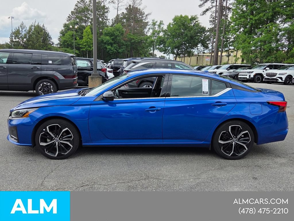 Used 2025 Nissan Altima 2.5 SR FWD image 5