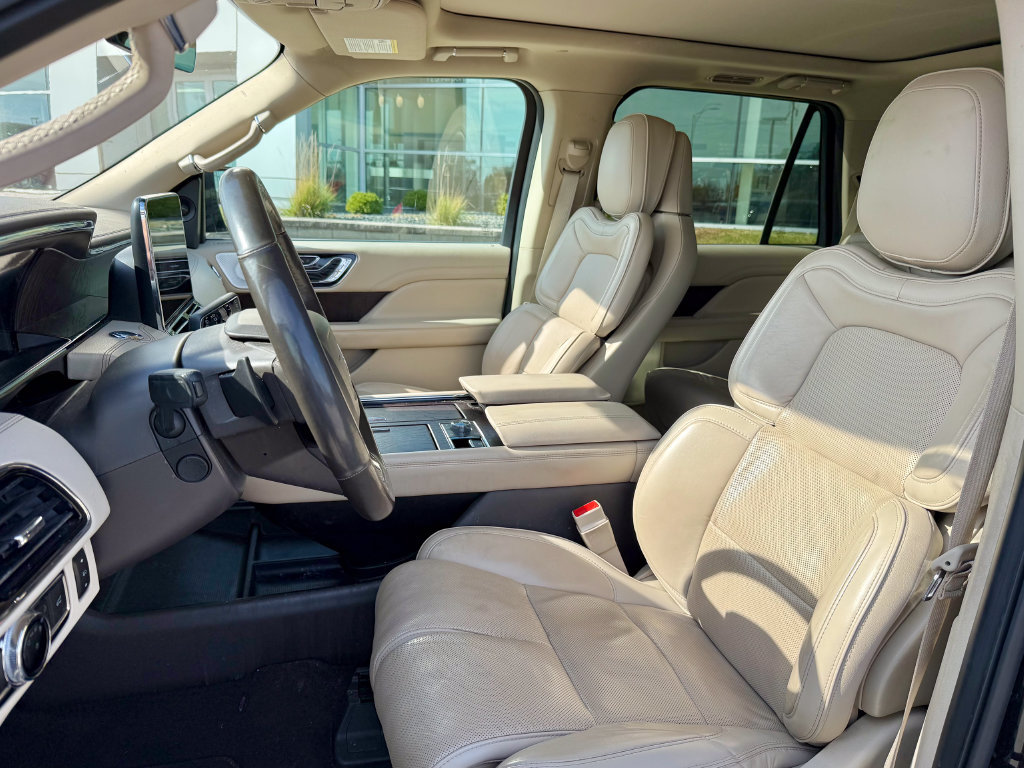 Used 2019 Lincoln Navigator Reserve AWD/4WD image 10