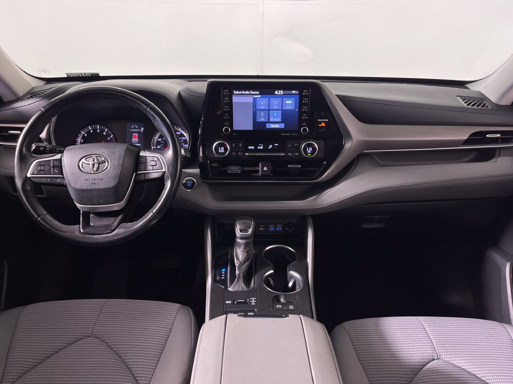 Used 2022 Toyota Highlander LE AWD/4WD image 14