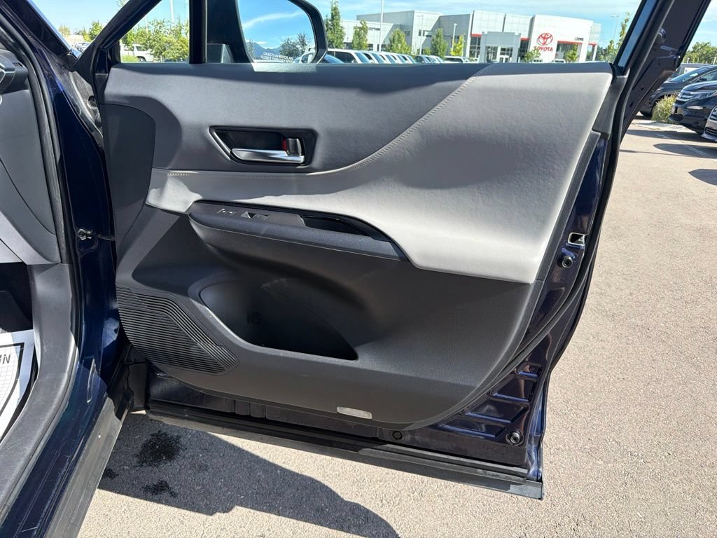 Used 2023 Toyota Venza LE AWD/4WD image 9