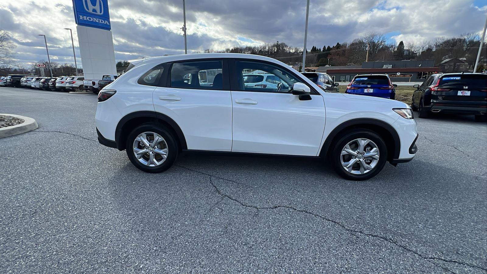 Certified 2025 Honda HR-V LX image 3