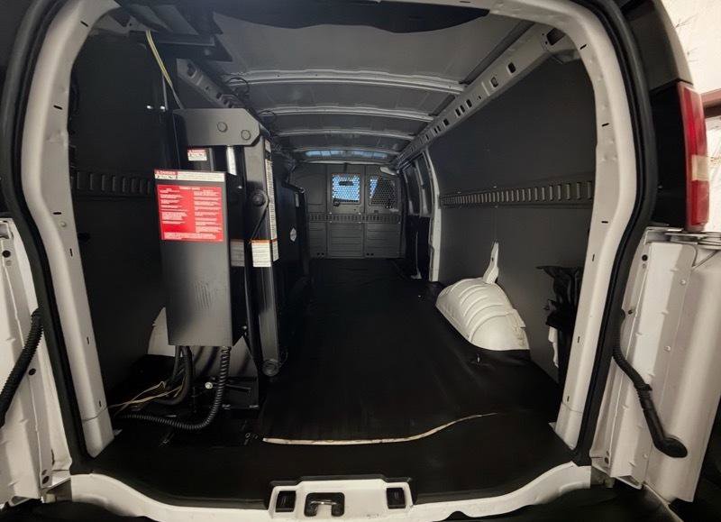 Used 2018 GMC Savana 3500 Extended w/ Driver Convenience Package image 6