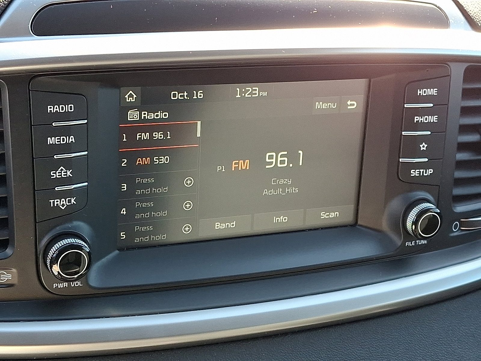 Used 2019 Kia Sorento AWD V6 image 18