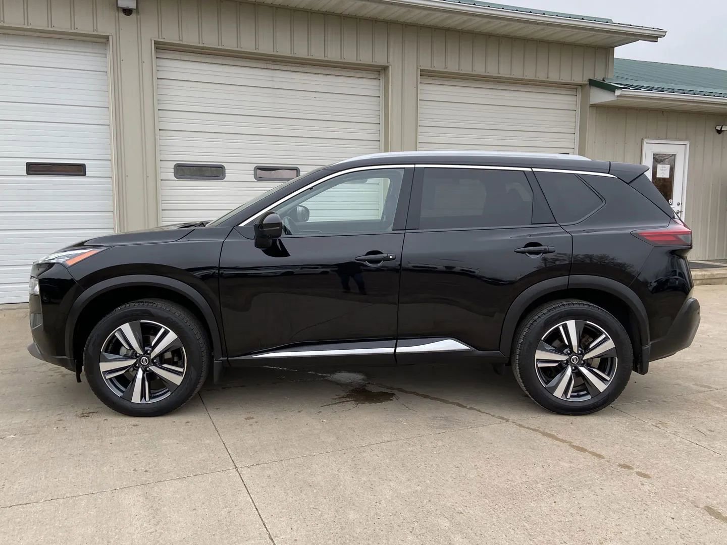 Used 2021 Nissan Rogue SL w/ Premium Package image 4