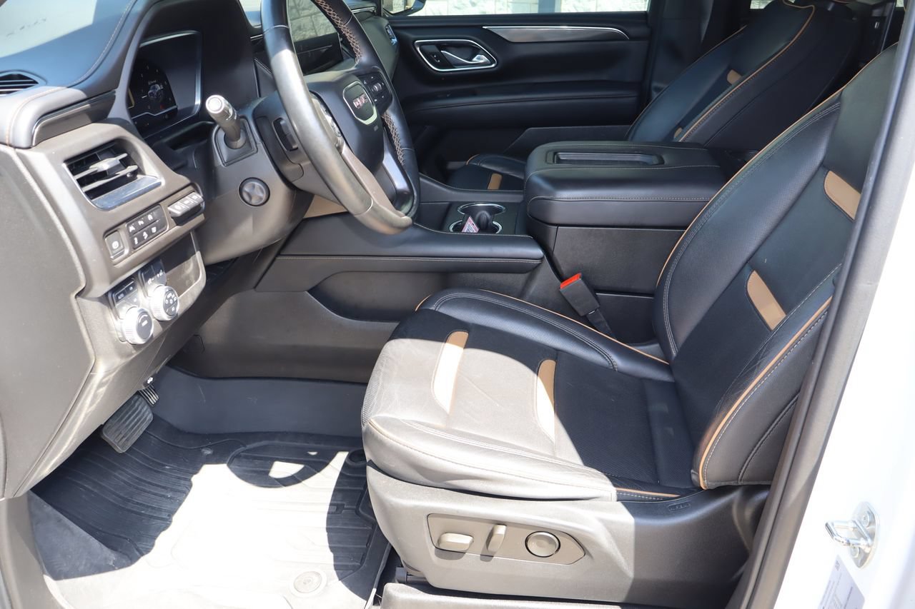 Used 2023 GMC Yukon XL AT4 w/ Technology Package AWD/4WD image 17
