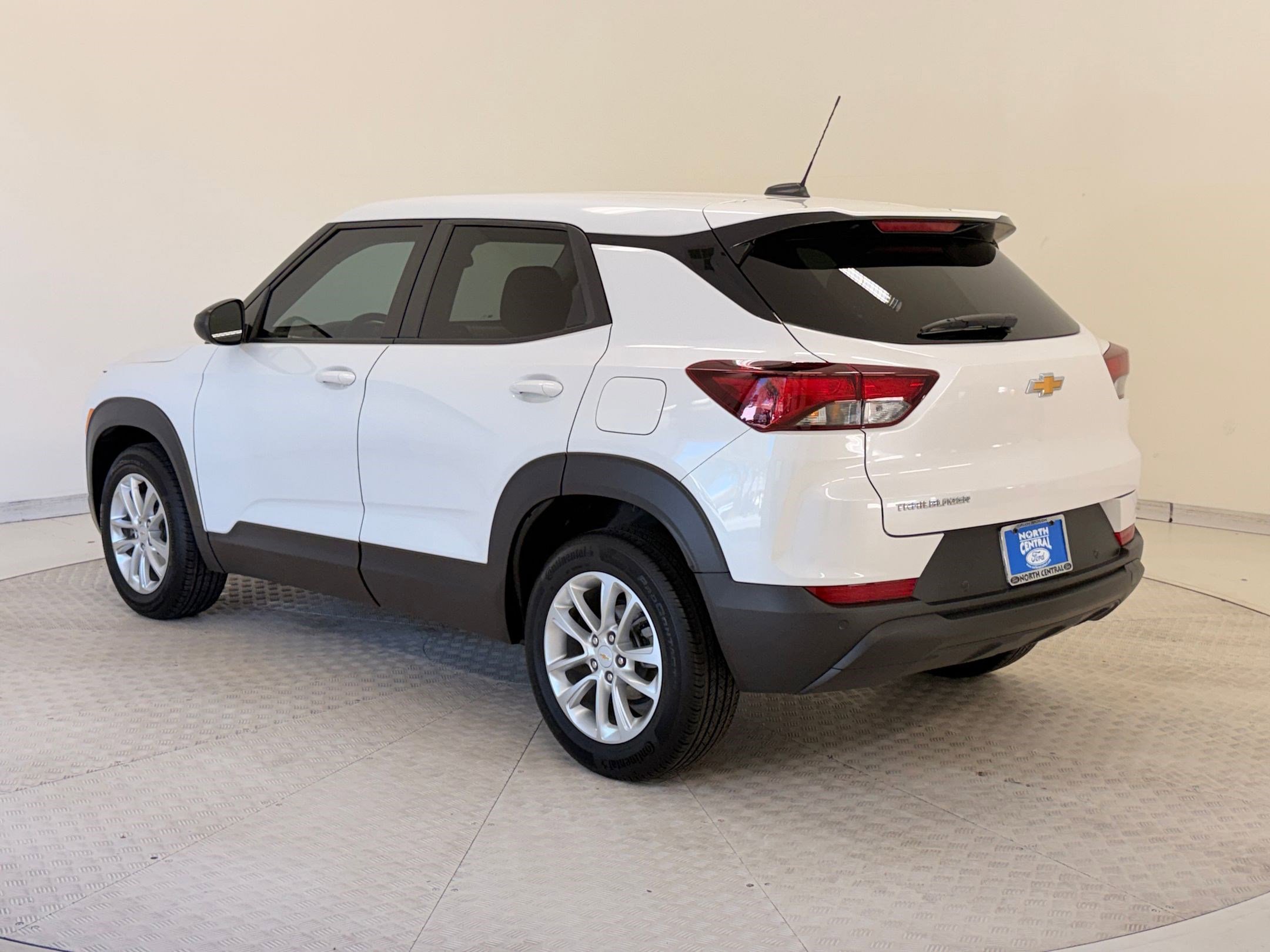 Used 2024 Chevrolet TrailBlazer LS w/ LS Convenience Package image 3