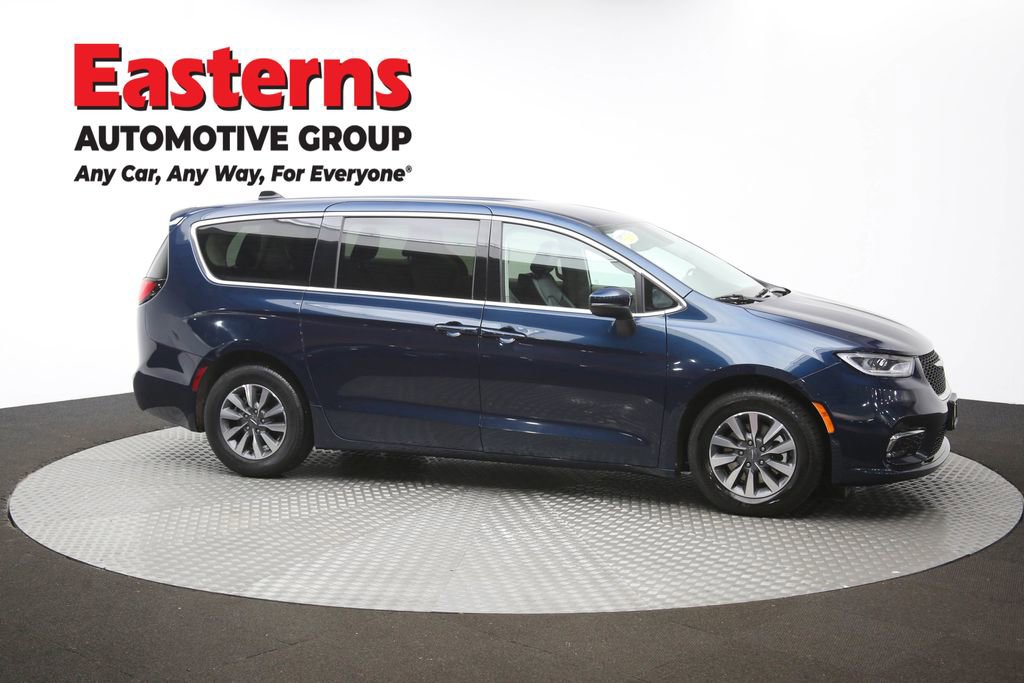 Used 2023 Chrysler Pacifica Touring-L FWD image 49