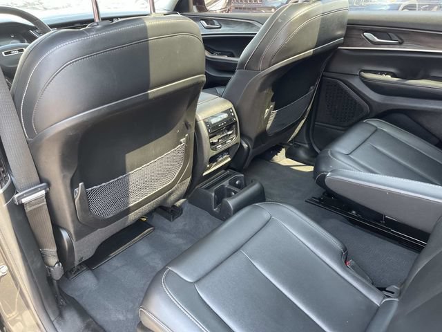 Used 2023 Jeep Grand Cherokee L Limited AWD/4WD image 19