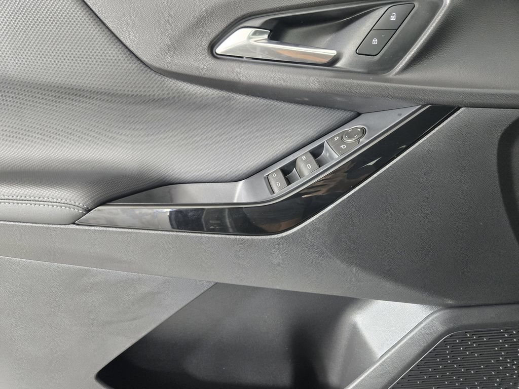 New 2026 Chevrolet Equinox LT w/ Safety and Technology Package FWD image 23