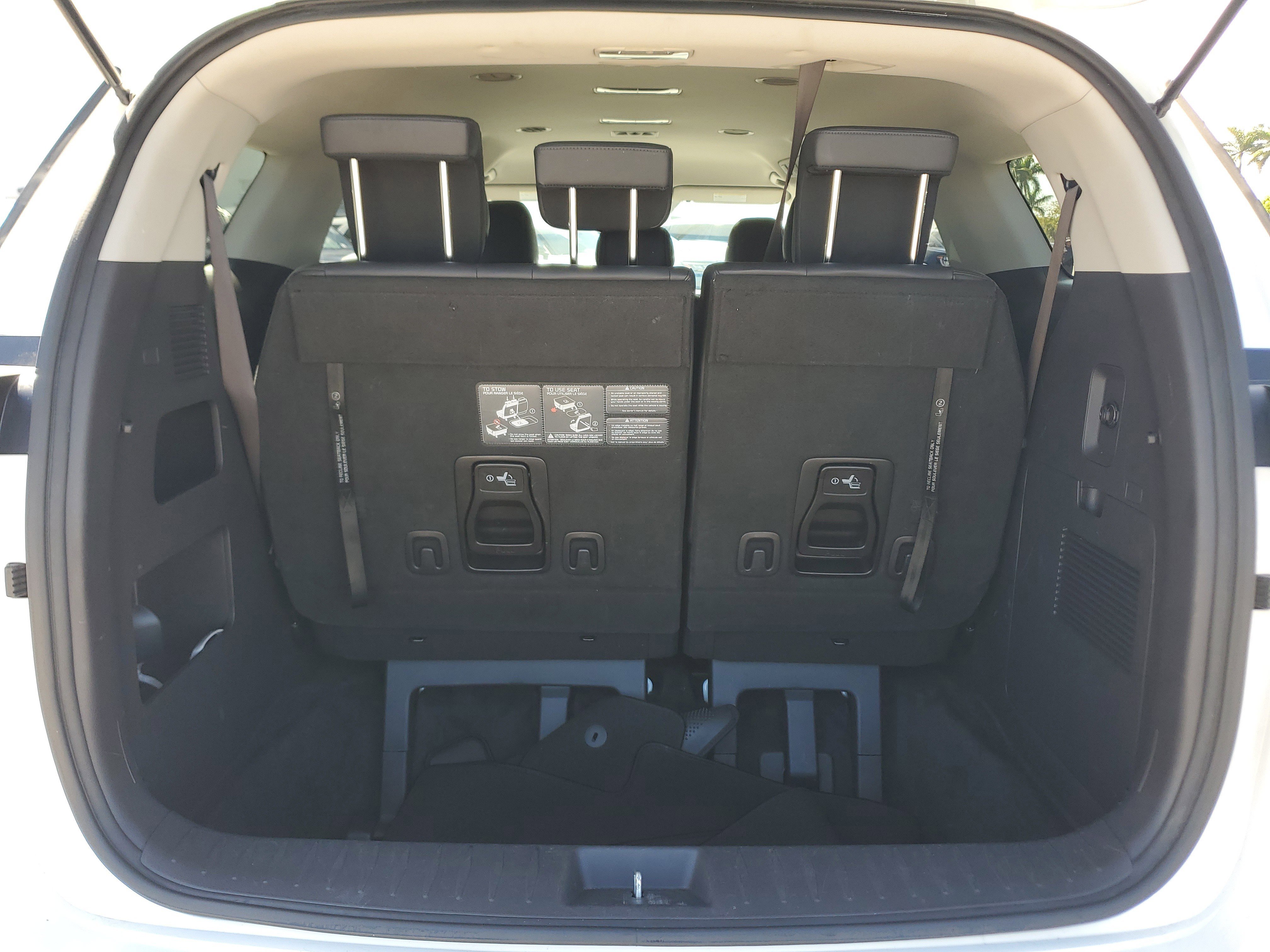 Used 2023 Kia Carnival LX image 16