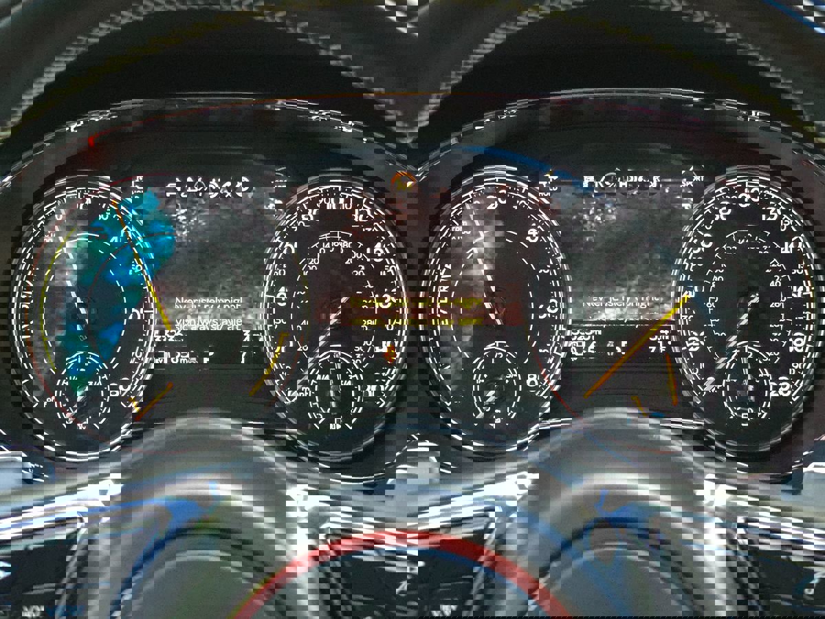 Used 2020 Bentley Bentayga Plug-In Hybrid image 39