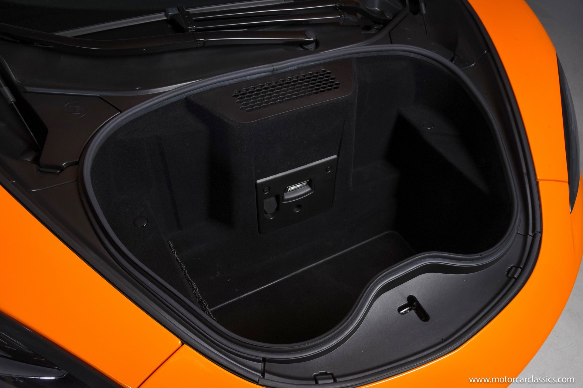 Used 2020 McLaren 570S Spider image 29