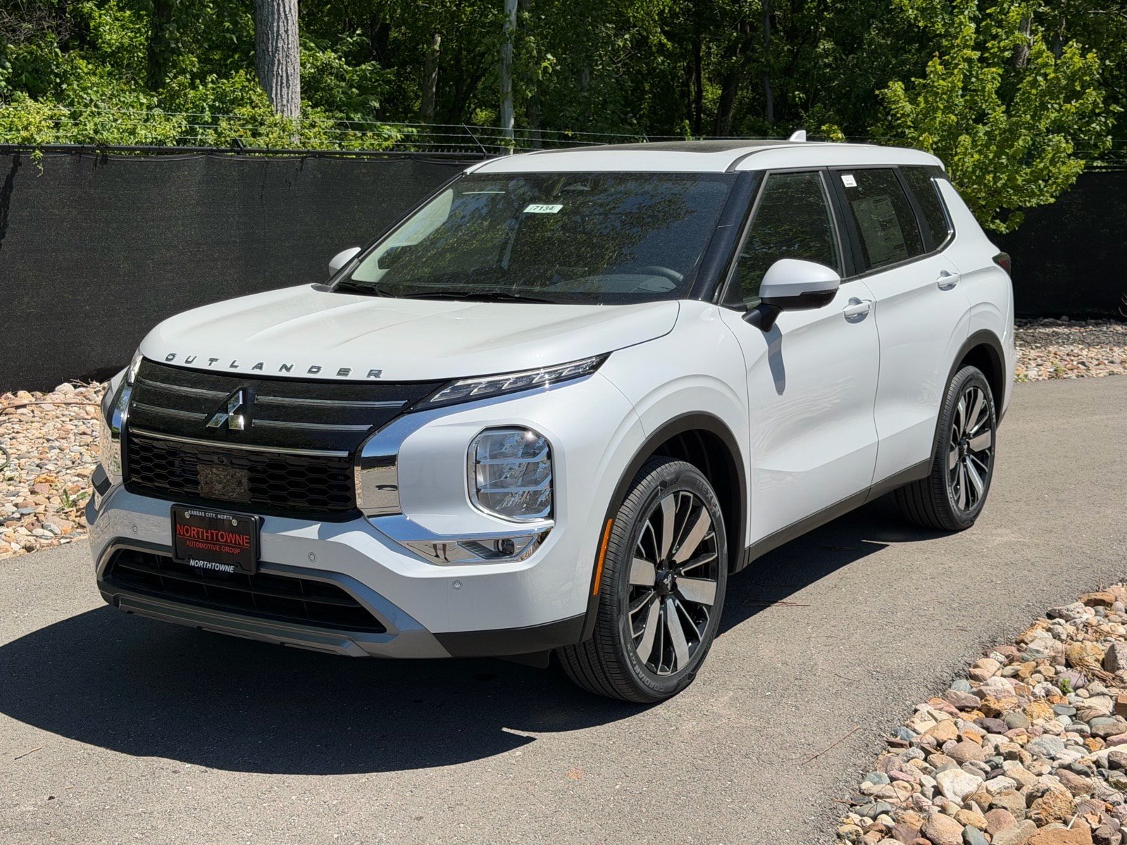 New 2026 Mitsubishi Outlander SE FWD image 1