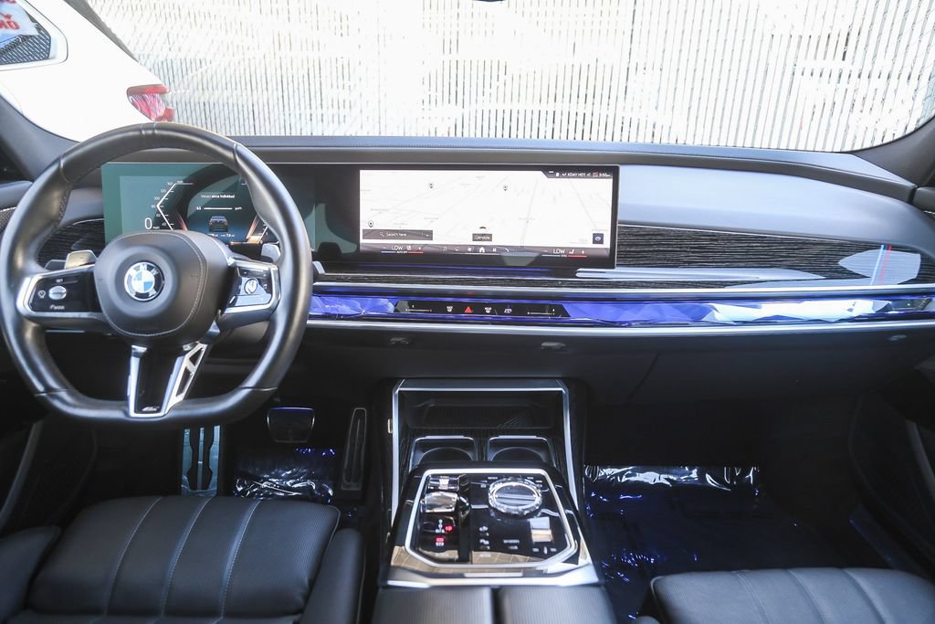 Used 2024 BMW 760i xDrive w/ Premium Package 2 AWD/4WD image 9