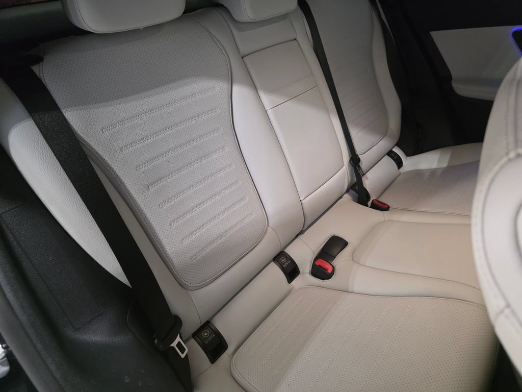Used 2024 Mercedes-Benz GLC 300 4MATIC image 13