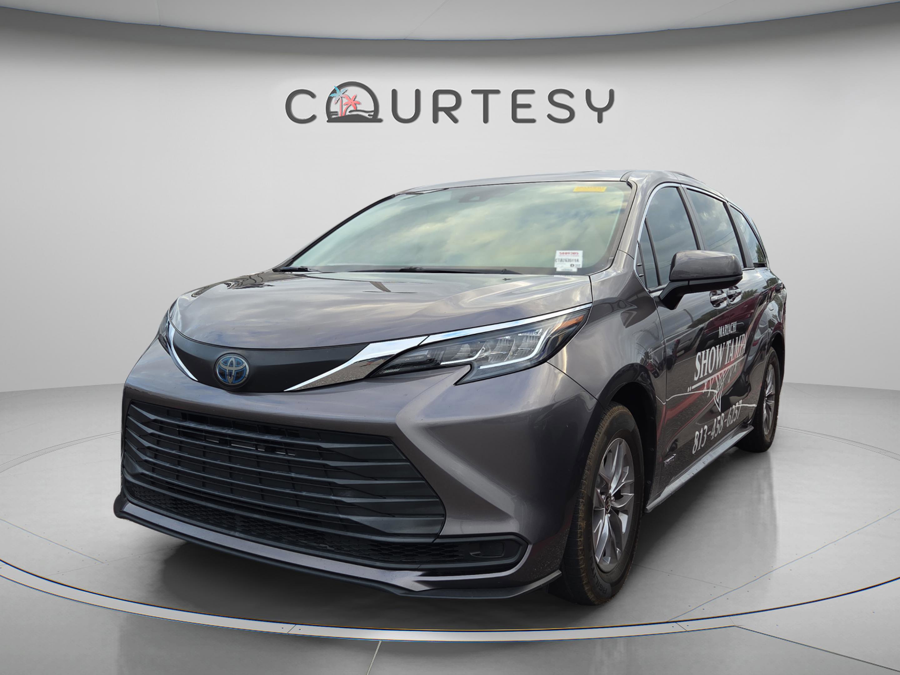 Used 2021 Toyota Sienna LE w/ LE Plus Package image 1