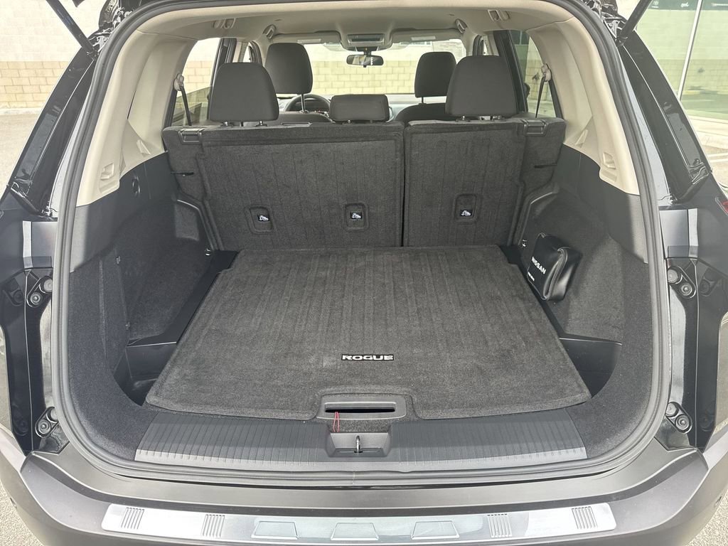Used 2022 Nissan Rogue SV image 19