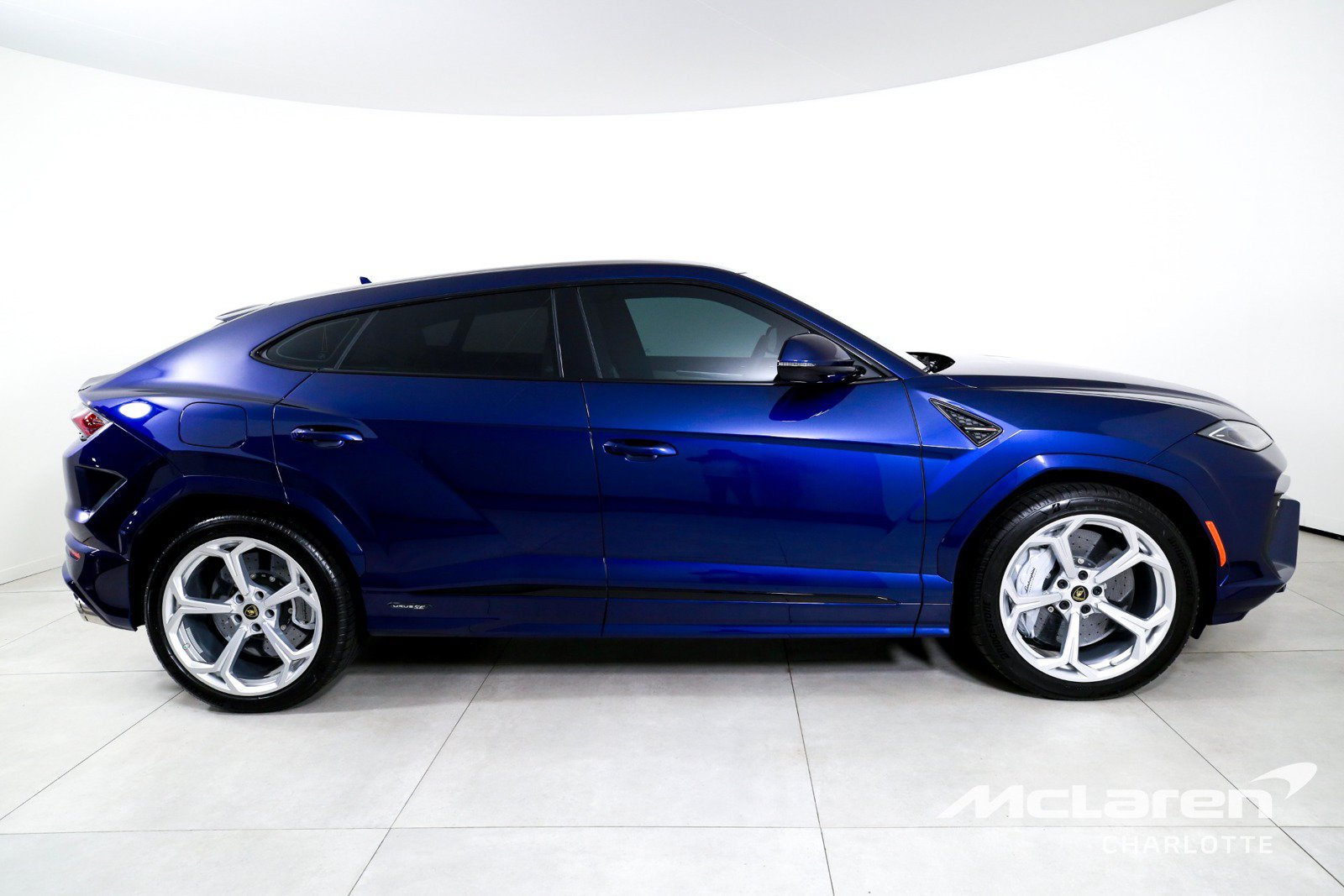 Used 2026 Lamborghini Urus SE AWD/4WD image 9