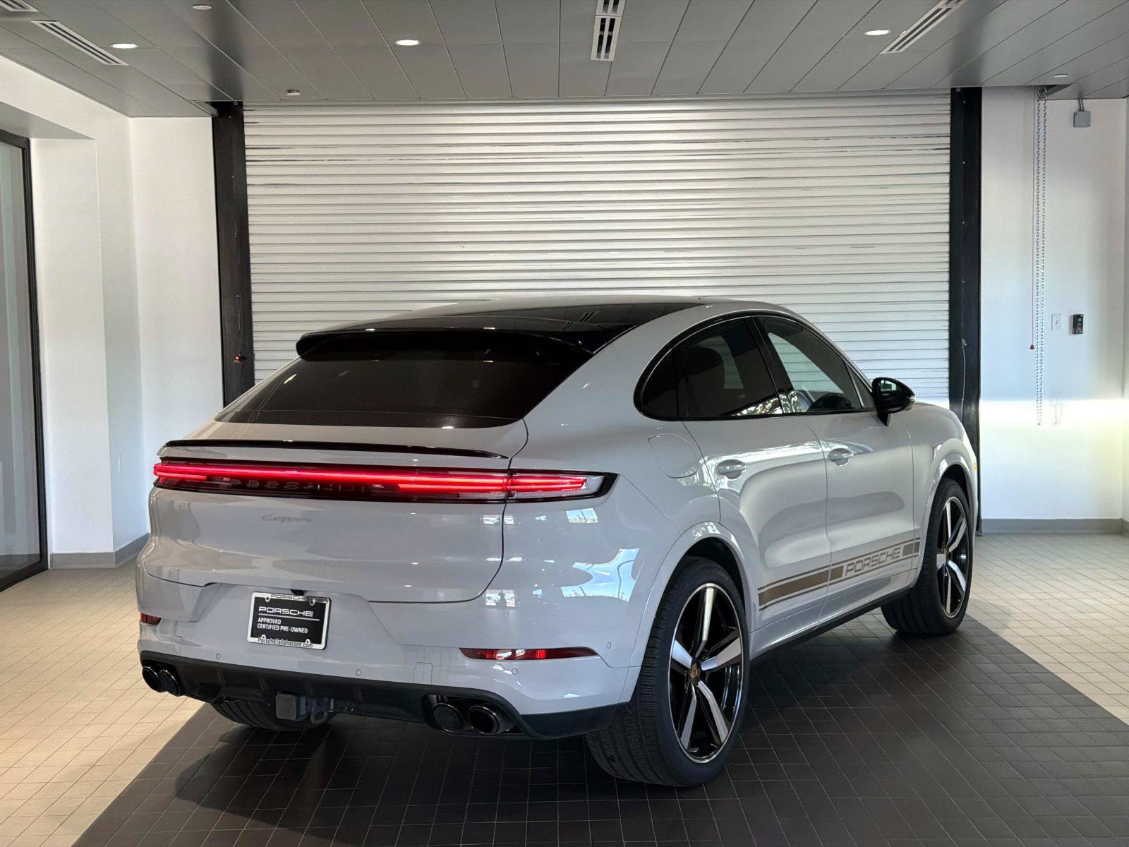 Used 2025 Porsche Cayenne Coupe AWD/4WD image 9