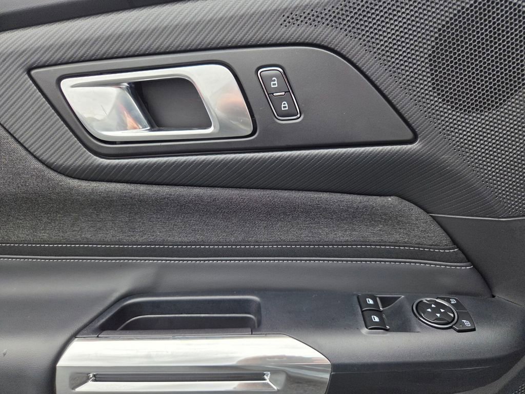 Used 2025 Ford Mustang Coupe image 23