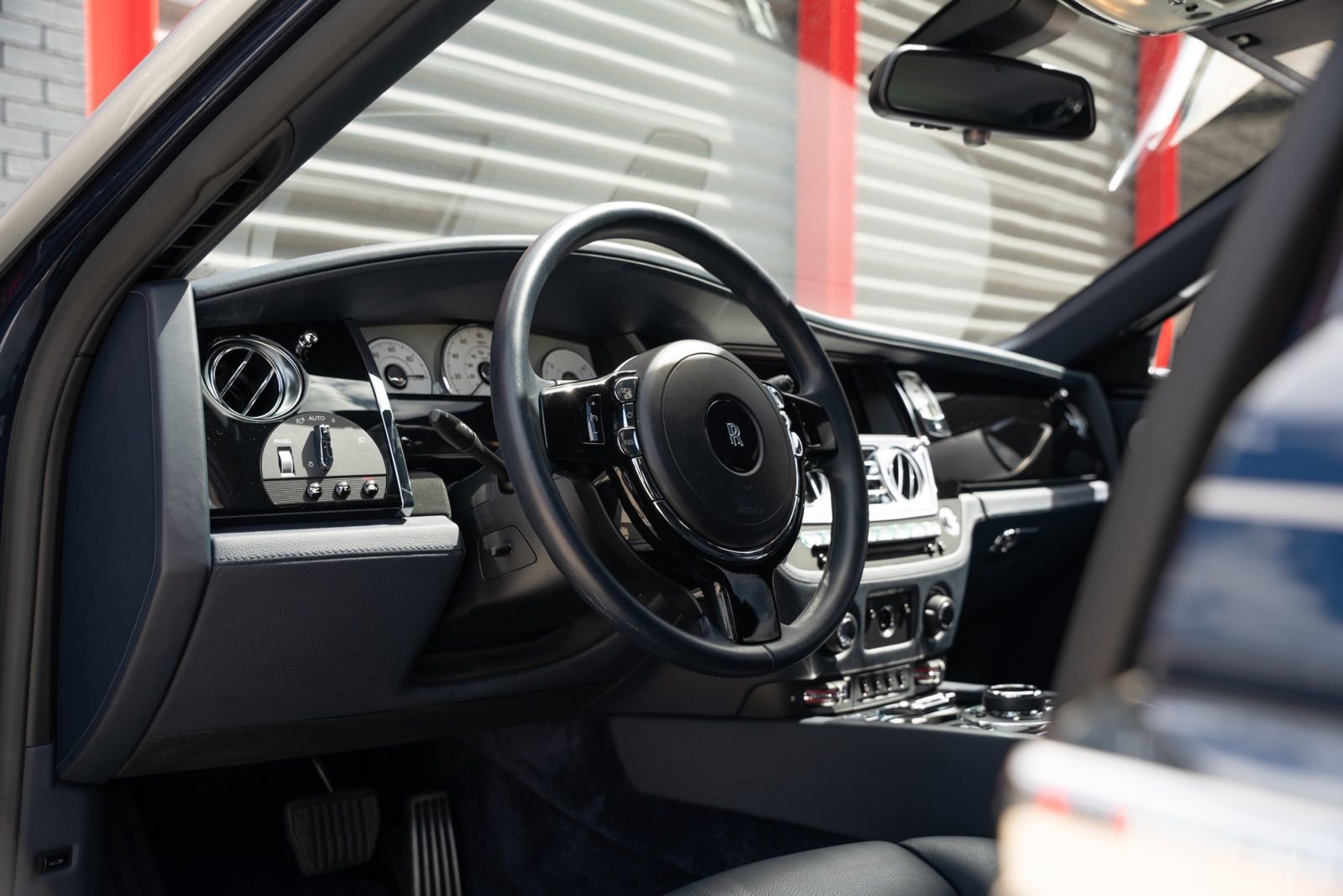 Used 2020 Rolls-Royce Ghost RWD image 12