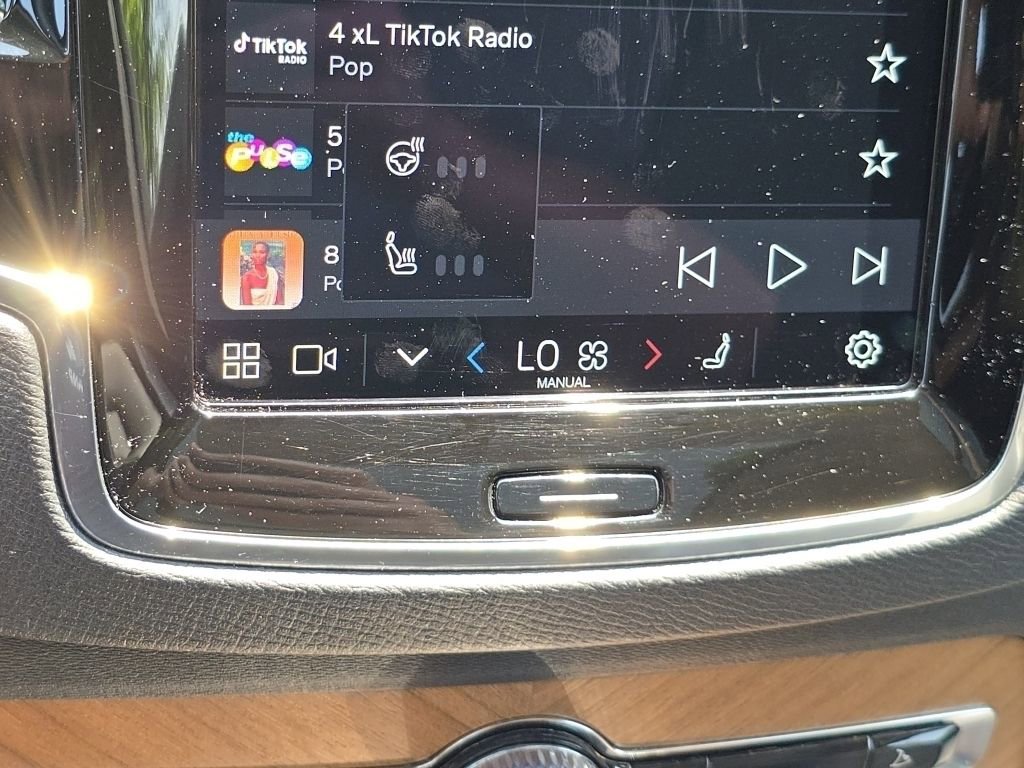 Used 2023 Volvo XC90 B5 Plus image 7