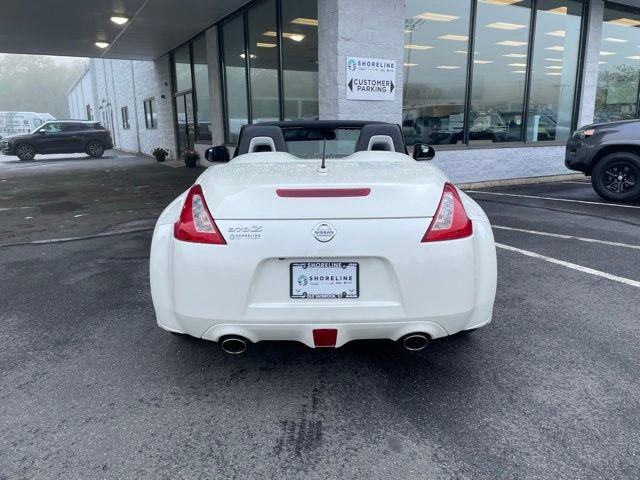 Used 2017 Nissan 370Z Touring Sport RWD image 12