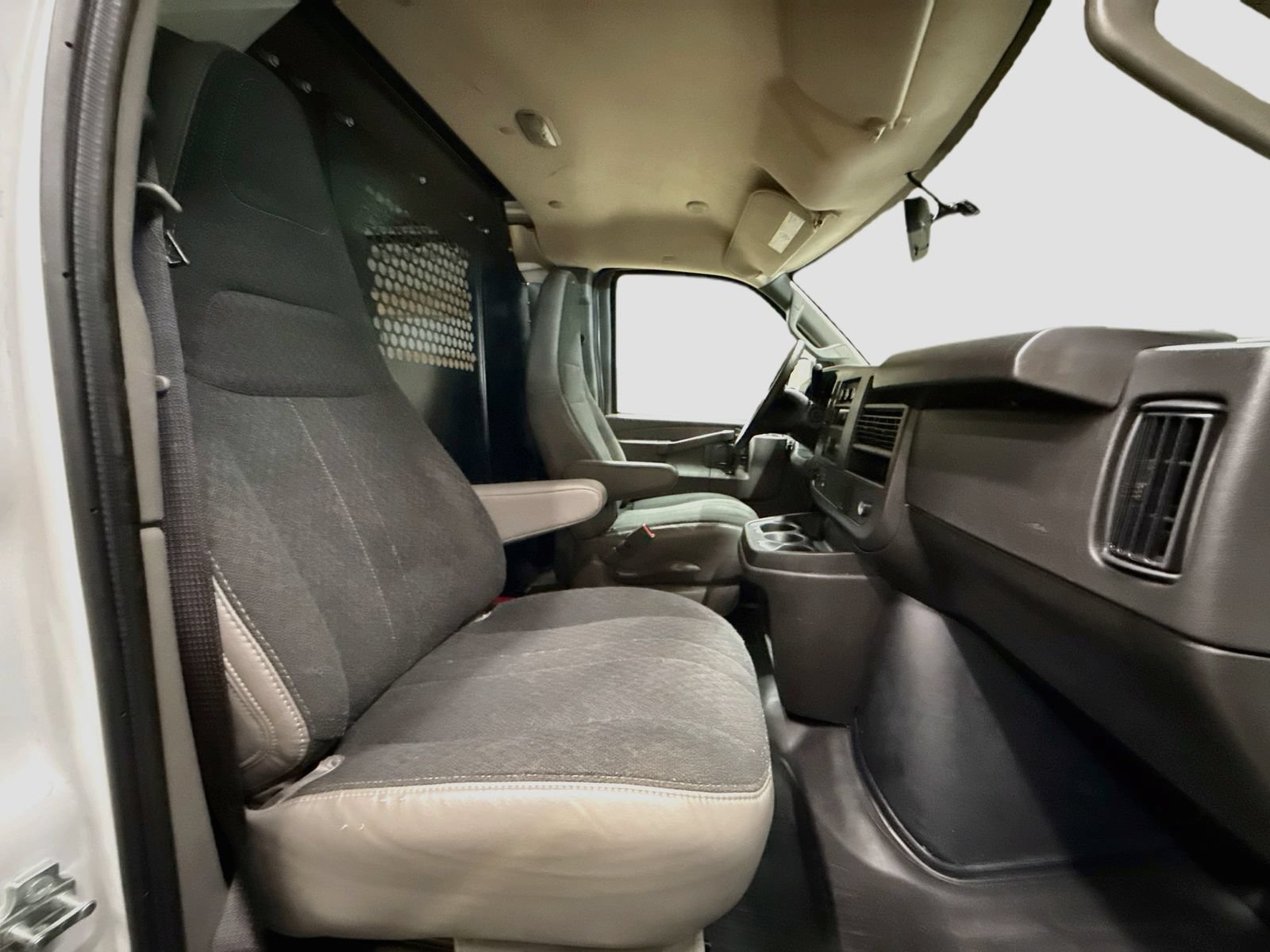 Used 2025 Chevrolet Express 2500 w/ Driver Convenience Package RWD image 26