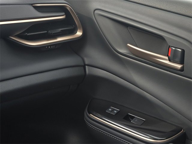 Used 2025 Toyota Crown Limited image 38