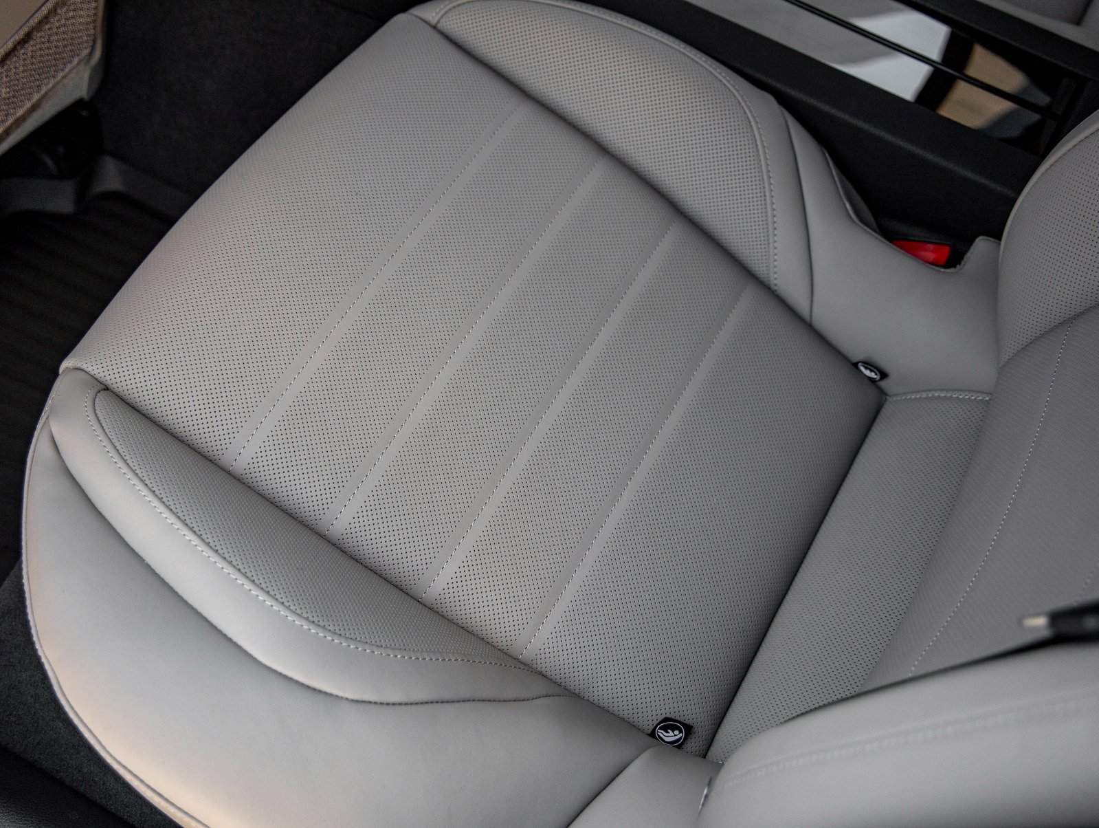 Certified 2025 Porsche Panamera 4 image 32