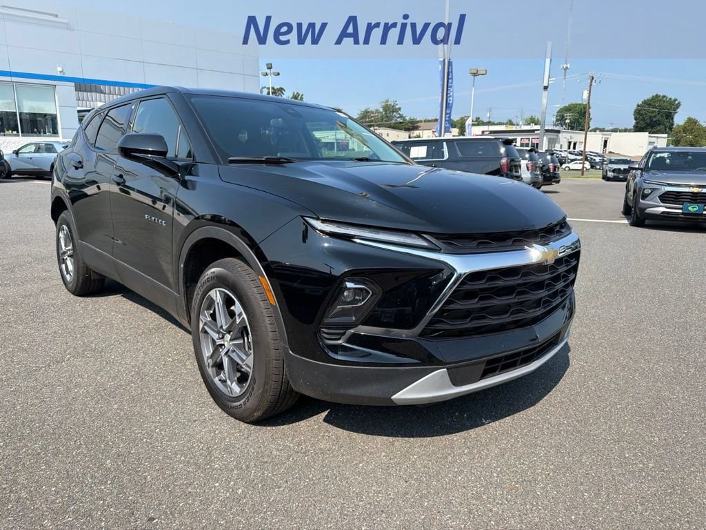 Used 2025 Chevrolet Blazer LT FWD video 2