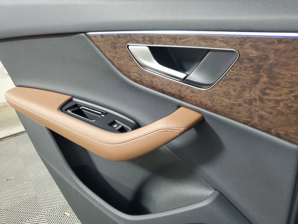 Used 2025 Audi Q7 3.0T Premium Plus image 17