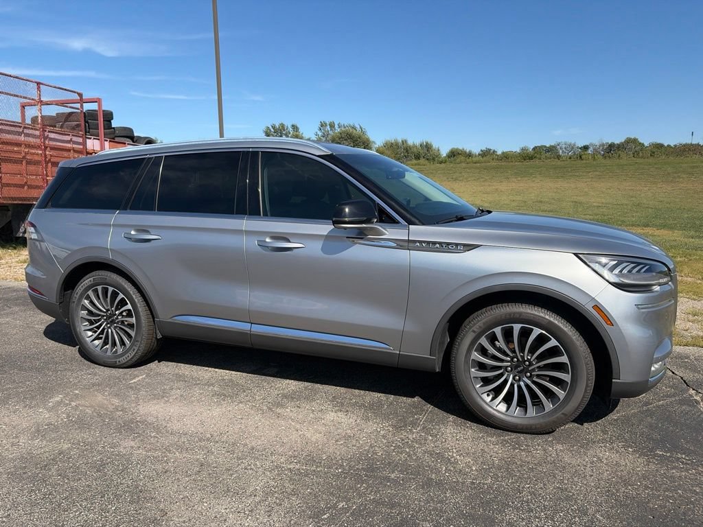 Used 2020 Lincoln Aviator Reserve w/ Class IV Trailer Tow Package AWD/4WD image 3