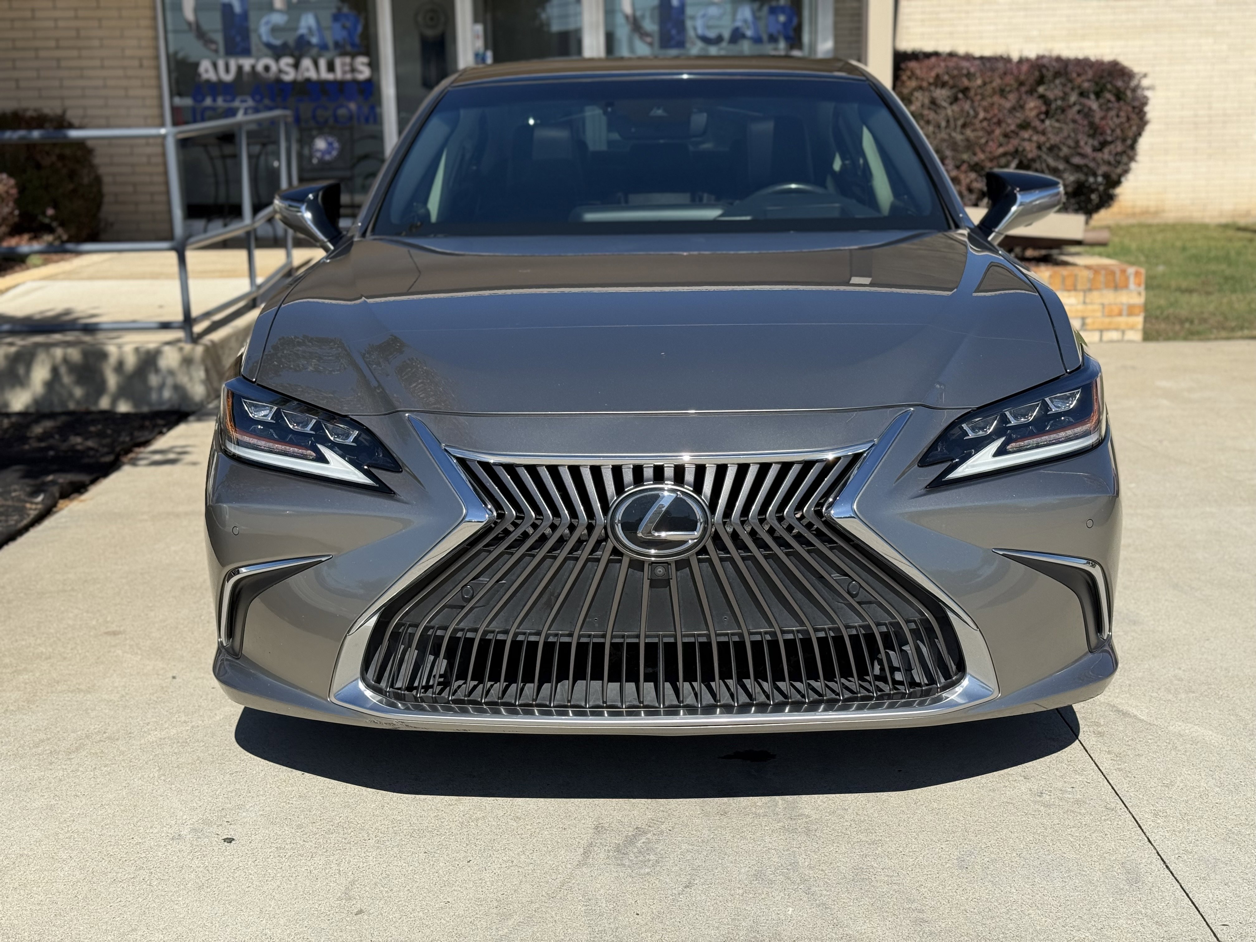Used 2019 Lexus ES 350 Ultra Luxury image 2