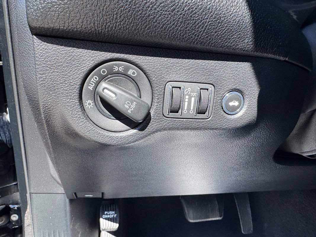 Used 2019 Dodge Challenger R/T RWD image 12