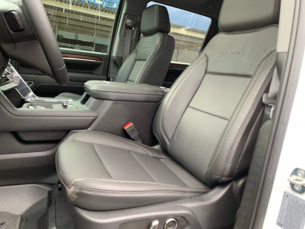 Used 2024 GMC Sierra 3500 Denali w/ Denali Reserve Package AWD/4WD image 30