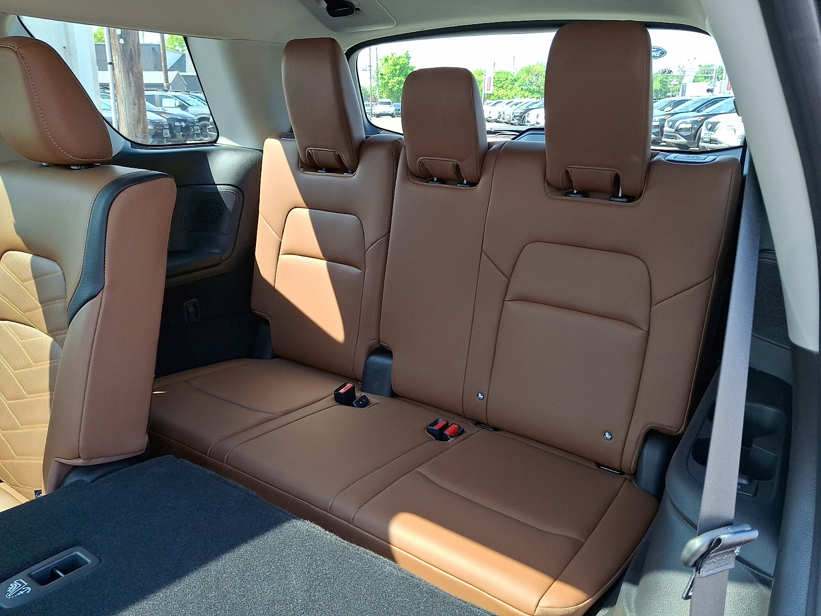 Certified 2025 Nissan Pathfinder Platinum w/ Cargo Package AWD/4WD image 11