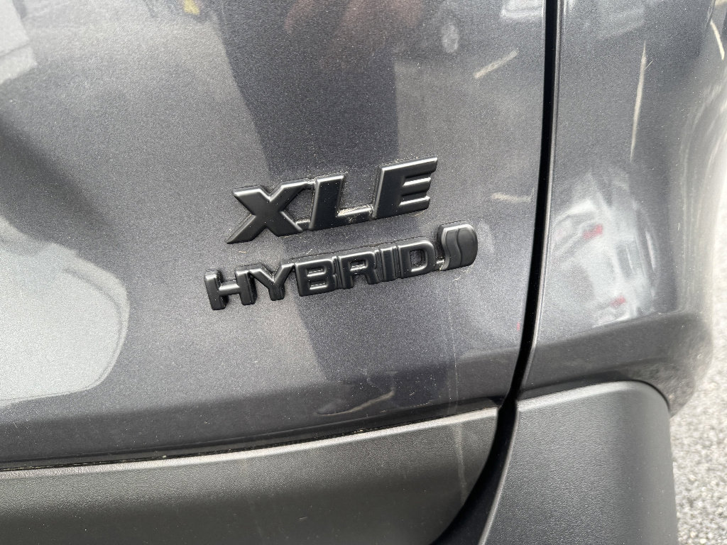 Used 2023 Toyota RAV4 XLE w/ Convenience Package image 24