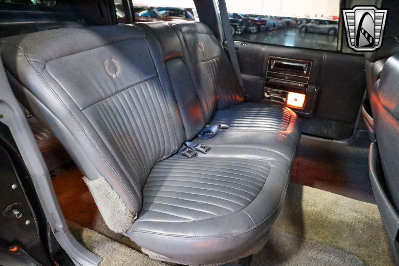 Used 1992 Cadillac Brougham image 24