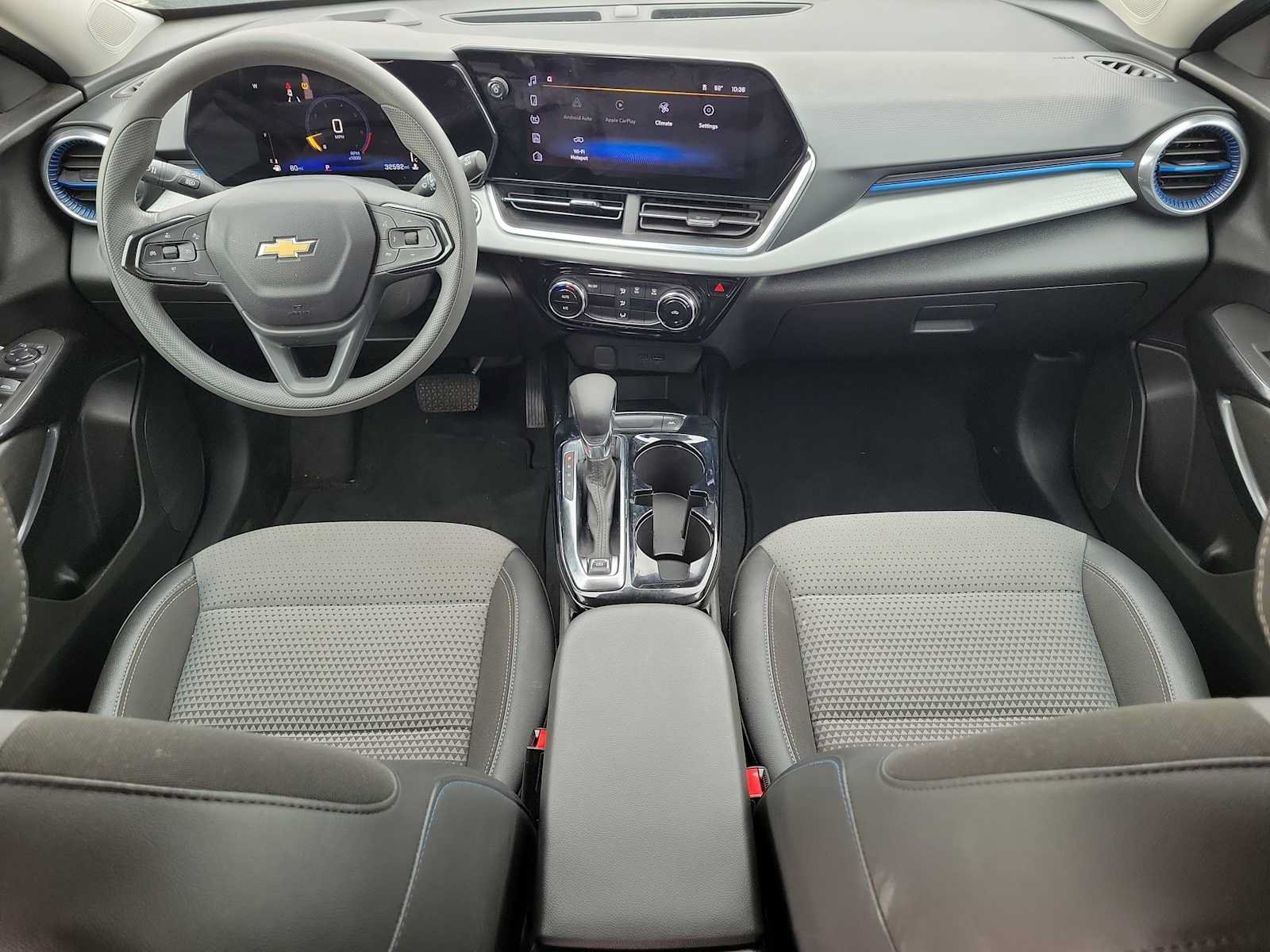 Used 2025 Chevrolet Trax LT FWD image 14